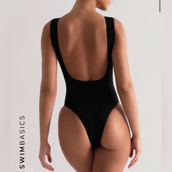 My Outfit Online Figure Texture One Piece Swimsuit in Black - Picture 3 of 8